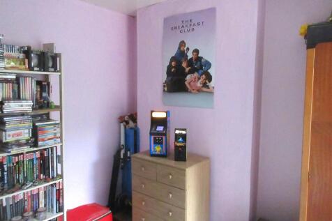 7 Hartshorne Rd Middle Bedroom.JPG