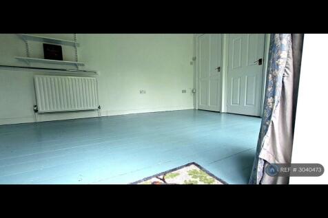Brockenhurst Gardens, London, NW7 photo 4