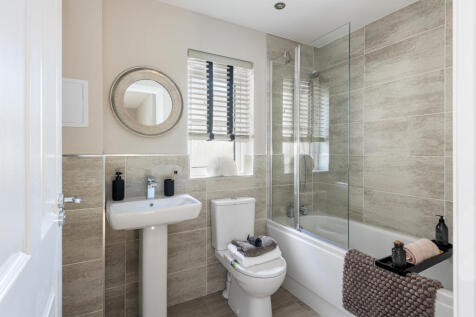 bathroom in 4 bedroom home