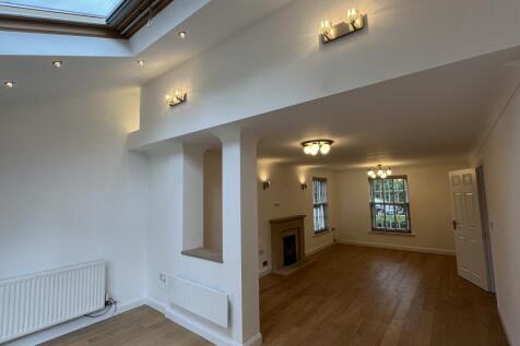 Barrie Close, Stratford-upon-avon, Warwickshire photo 3