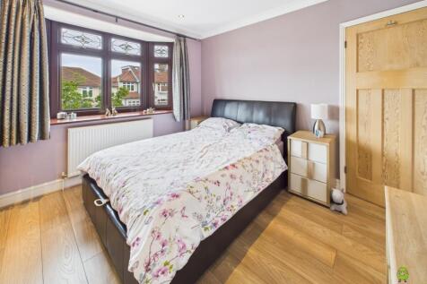 Presented by Clinton Crawford - Ewemove Bexley and