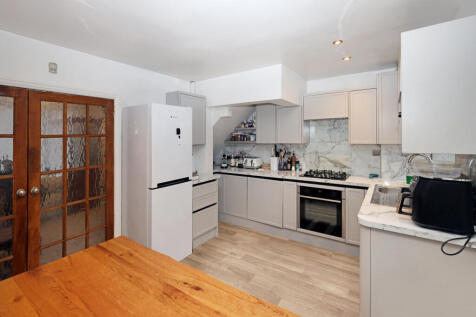 fitted kitchen.JPG
