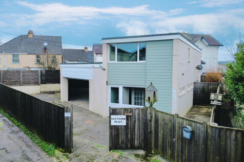 Interesting family home with large workshop and l