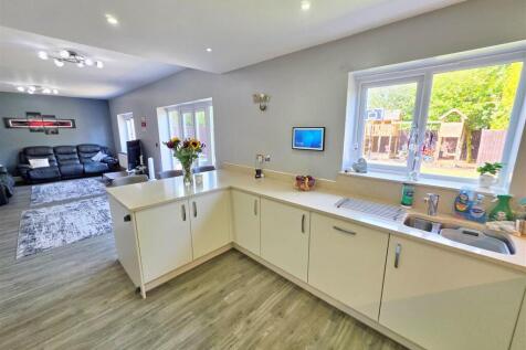 Kings Close, Staining, Blackpool photo 4