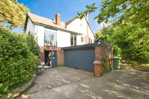 Driveway &amp; Large Garage