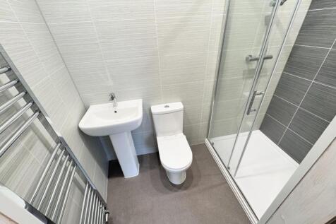 GROUND FLOOR SHOWER ROOM