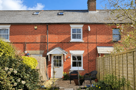 2 bedroom mid terrace cottage