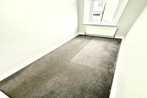 7 Kelloe Street, Cleckheaton, Kirklees photo 4