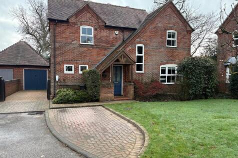 4 bed detached house for sale Church Mews, Woodle