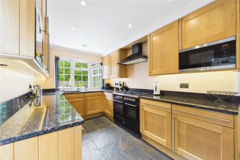 Kitchen B'fast Room