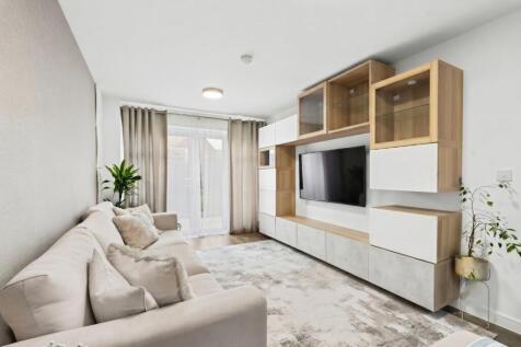 Blackwater Drive, Dunmow, Essex, CM6 photo 5