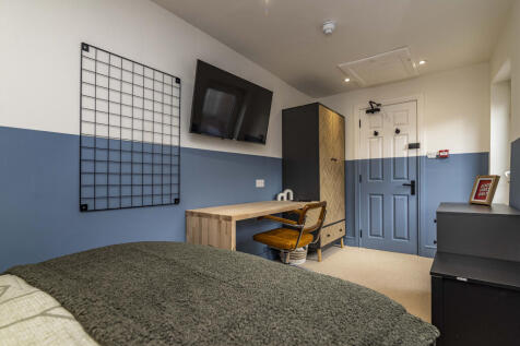 Luxury 5 Bed Terraced House // AUG 2026 photo 3