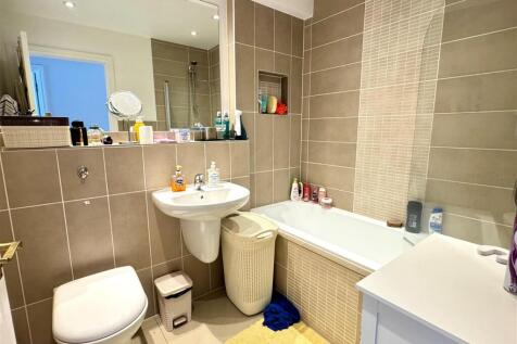 2 Bezant Place Bathroom