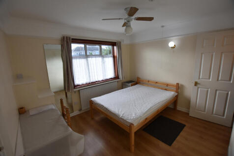 SPACIOUS STUDIO FLAT