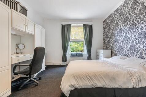 A16 - Bridge Road Torquay, Olivet - 250814.jpg