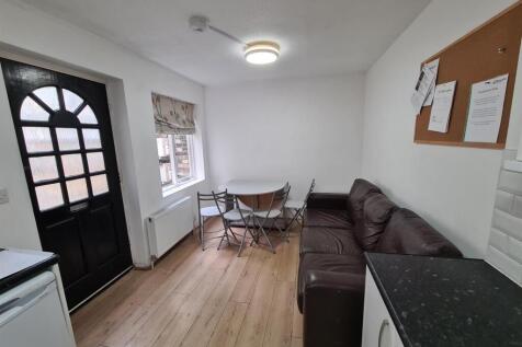 28 Newmarket Rd Living Area