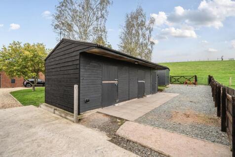 Outbuilding 1.jpg