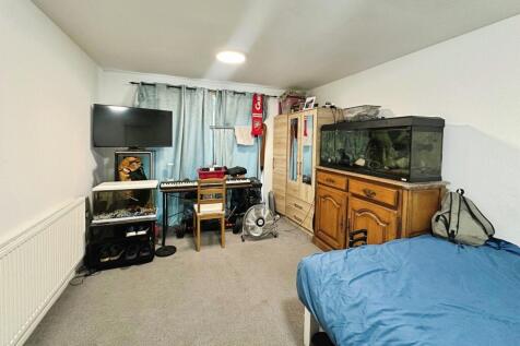 Circus Drive, CB4 photo 5