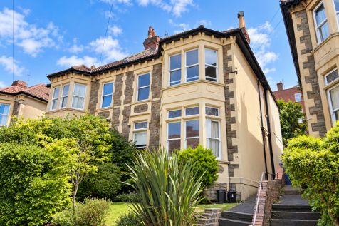 4-bed flat on Ravenswood Road, Bristol, BS6, £3,380/mo
