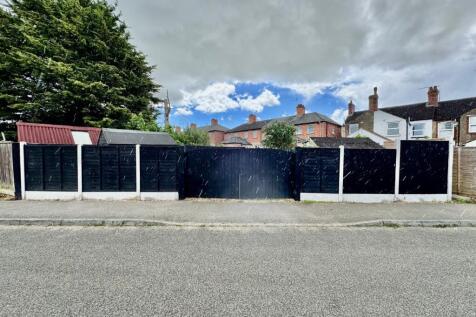 Outside Double Gates to Driveway 