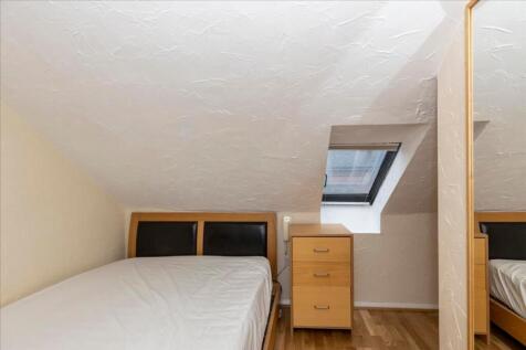 A cozy double bedroom featuring a minimalist de...