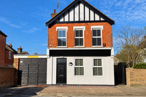 6 Bedroom Detached in SS0 7DG