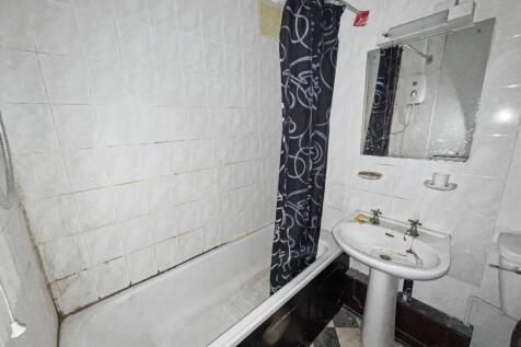 318 Grand Drive, Raynes Park, London, SW20 9NQ