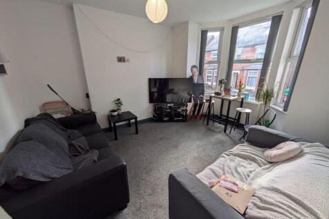 6-bed house on Teversal Avenue, Nottingham, £4,030/mo