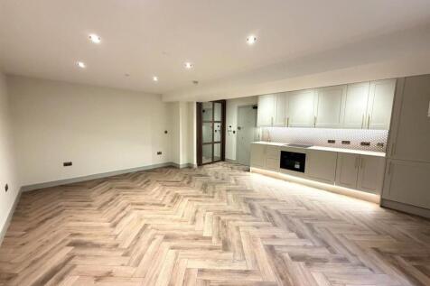 Living Room (2).jpg