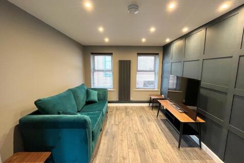 7 Morden st - living room.jpg