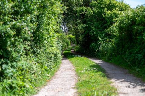 Lane to 2 South Cottage