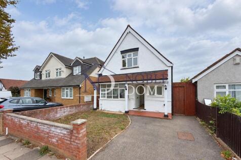 THREE BEDROOM DETACHED BUNGALOW IN GREENFORD