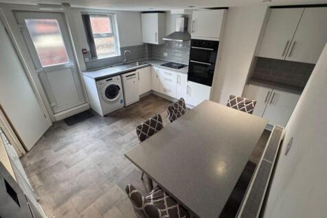 6-bed terraced on Headingley Mount, Headingley, Leeds, LS6 3EL, £3,120/mo