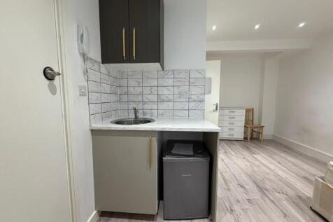 Brookfield Lane East, Waltham Cross, Hertfordshire, EN8 photo 5
