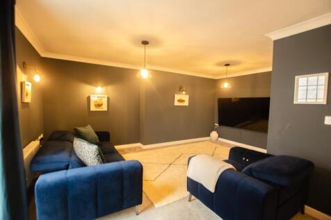 12 Royffe Way Bodmin 01208 74182-23