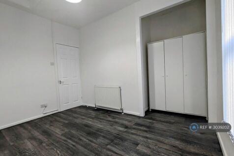Larger Bedroom 3