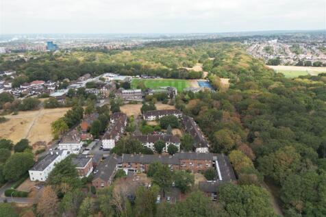 Buxton Drive, E11