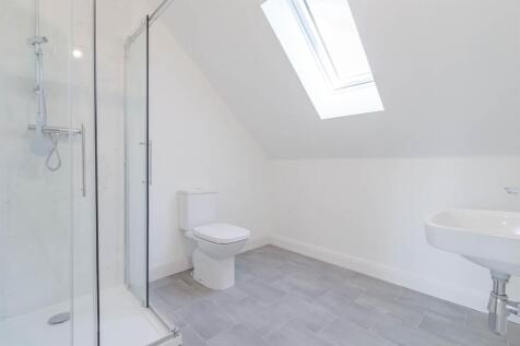 4-bed-house-Rowanfield22.jpg