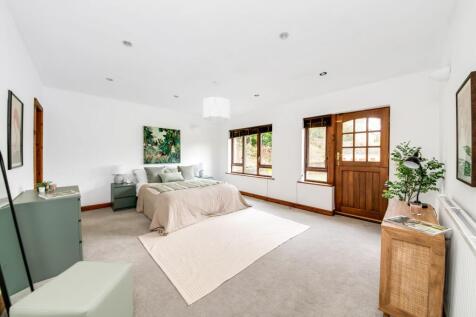 GUEST BEDROOM 5 / ANNEX