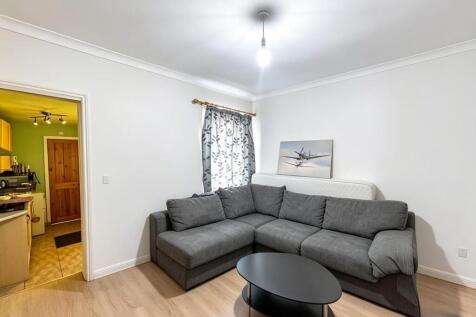 Flat 2 924 harrow...