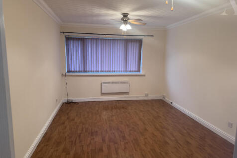 65 Langham close Lounge