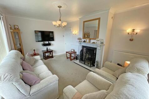 Kingswear Crescent 8 - Lounge Front...jpg
