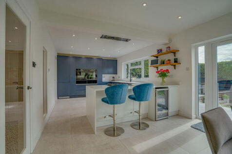 Modern Kitchen / Diner