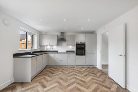 Montrose Close, Whitehill, Bordon, Hampshire photo 4