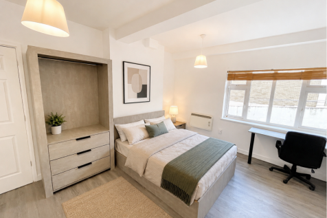 1-bed flat on Market Street, Loughborough, £760/mo