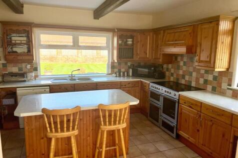 KITCHEN / BREAKFAST ROOM