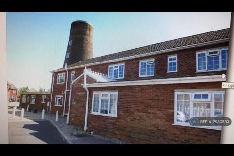 2-bed flat on Olde Mill Court, Upwell, Wisbech, PE14, £700/mo