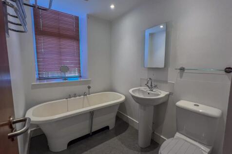 Apt 22A The Courtyard-4.jpg