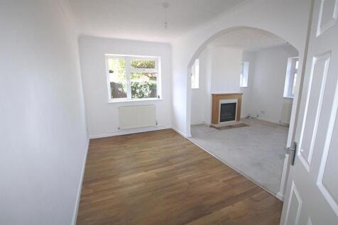 Malvern Close, Newmarket photo 3