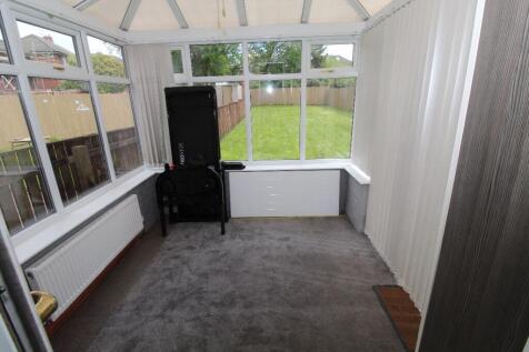 17 Croydon Avenue, Rochdale photo 4